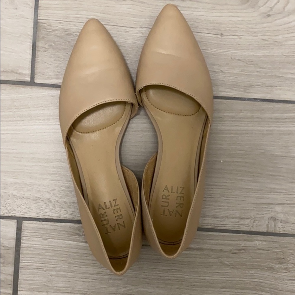 Naturalizer nude leather flats